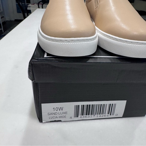 J Slides Sand Lux Lucia Women’s Sneakers Tan Leather Size 10W NEW - Picture 9 of 10